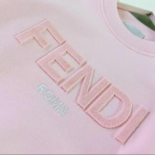 سويت شيرت وردي للبنات من فندي