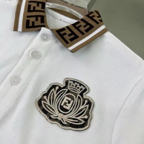 تيشيرت قطن بولو بياقه عليها حرف الماركة