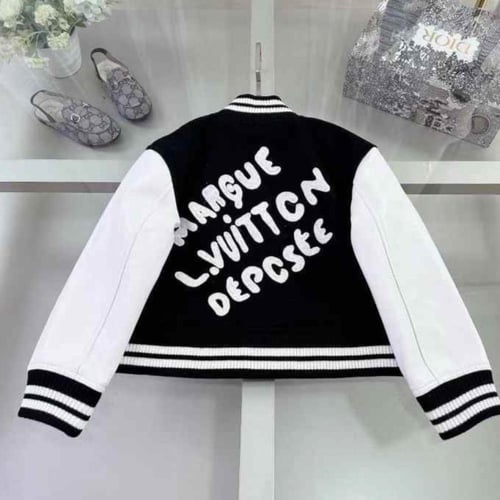 جاكيت بنوعين قماش واكمام جلد مبطنه بالقطن