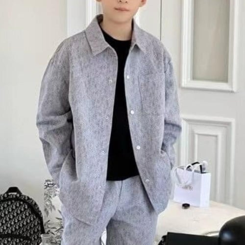 قميص رمادي بنقشة شعار ديور