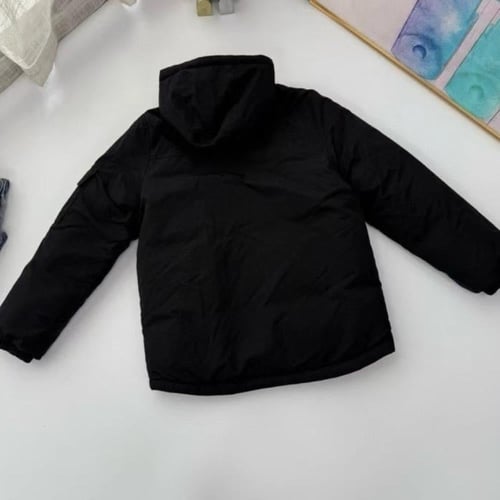 جاكيت اسود من برادا