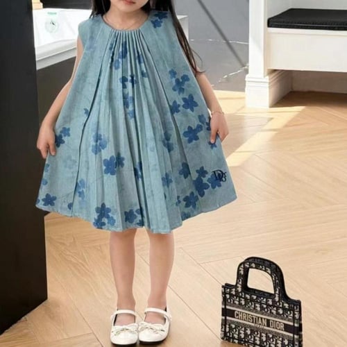 فستان بنقشات زهور زرقاء من ديور