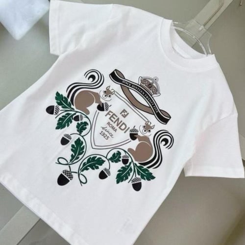 تيشيرت قطن ابيض عليه شعار للماركه