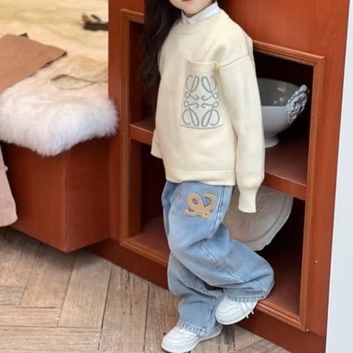 سويتر صوف ناعم بمخبئ امامي جانبي