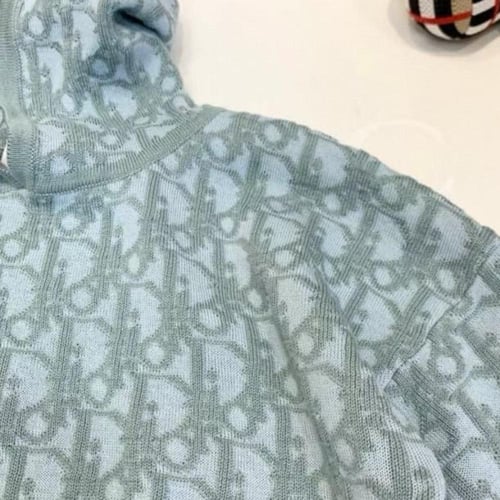 هودي من الصوف الناعم بشعار الماركةباللون الازرق