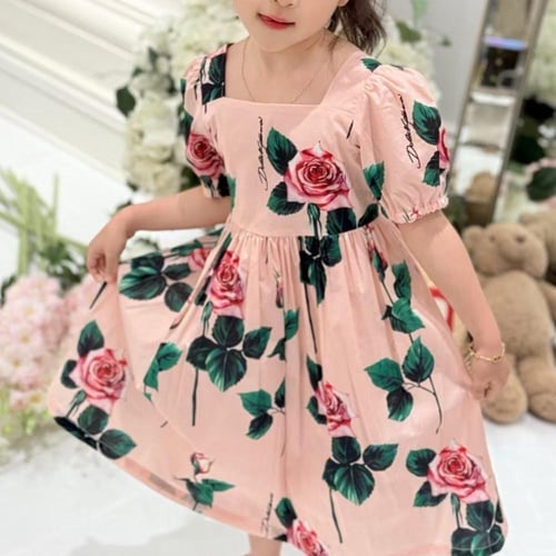 فستان قطن بنقشة ورود من دولتشي قابانا