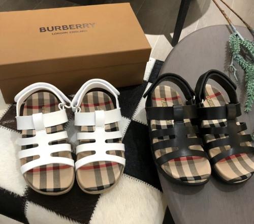 صندل جلد من بيربري