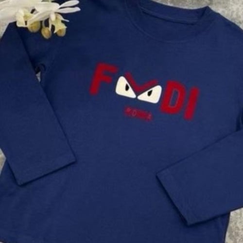 شيرت قطن بأكمام طويله عليه شعار الماركة