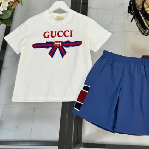 تيشيرت قطن للبنات عليه شعار قوتشي