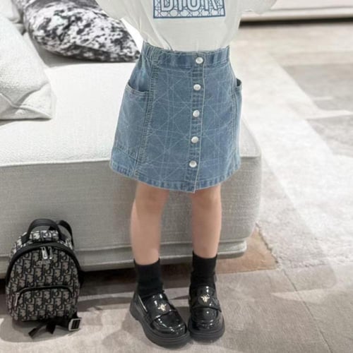 تنوره جينز ازرق قصيره بأزرار اماميه من ديور