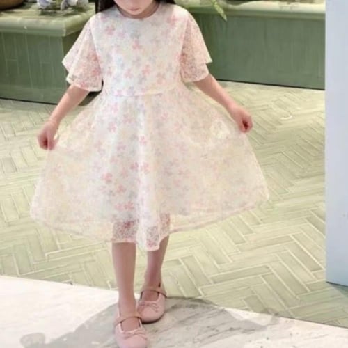 فستان ديور بطبقة شيفون ابيض