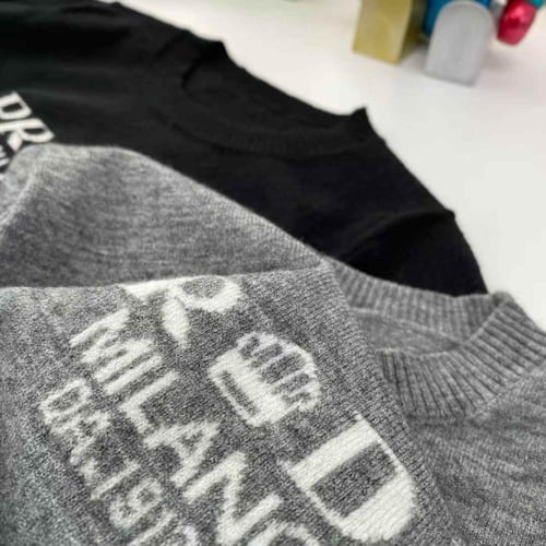 سويتر برقبة دائريه من الصوف الناعم