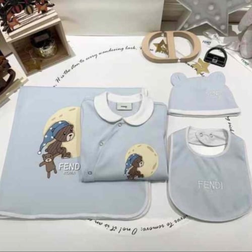 طقم مواليد قطن ٤ قطع