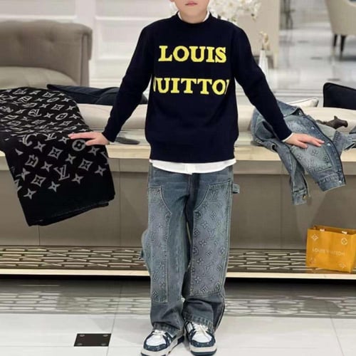 بنطلون ال ڤي جينز بطبعات