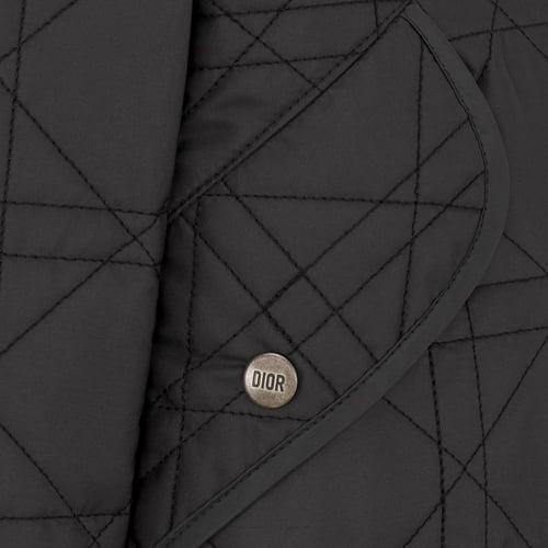 جاكيت من قماش تقني ماكروكاناج باللون الاسود