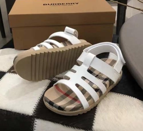 صندل جلد من بيربري