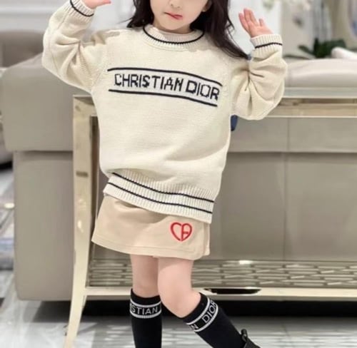 سويتر صوف ناعم عليه شعار كريستيان ديور