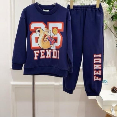 سويت شيرت قطن عليه شعار فندي مع بنطلون باللون الكح...