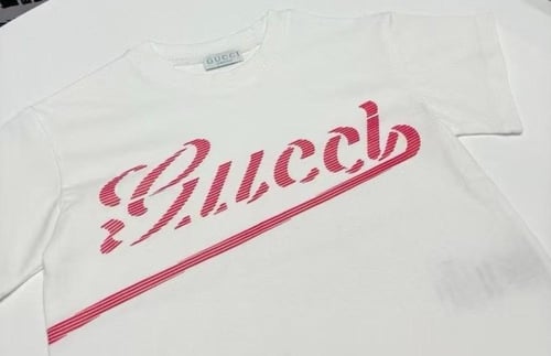 تيشيرت قطن عليه شعار الماركة قوتشي