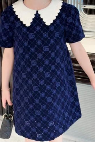 فستان مخمل كحلي بشعار قوتشي