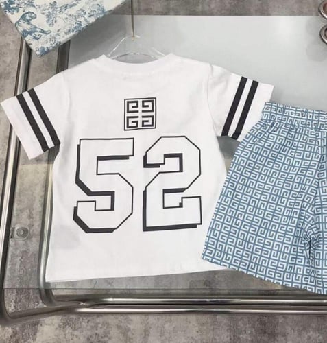 تيشيرت قطن بطبعة من جيفينشي