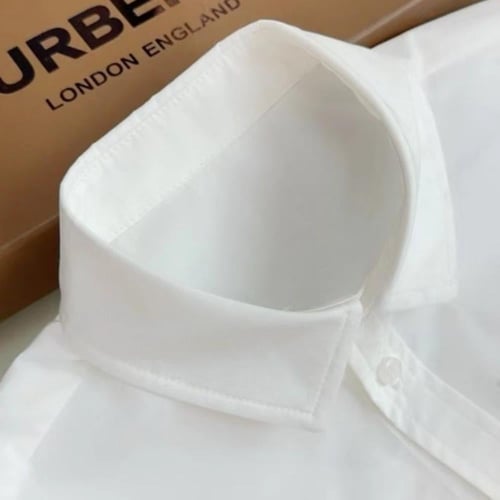 قميص ابيض من القطن بجيب كاروهات جانبي