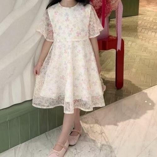 فستان ديور بطبقة شيفون ابيض