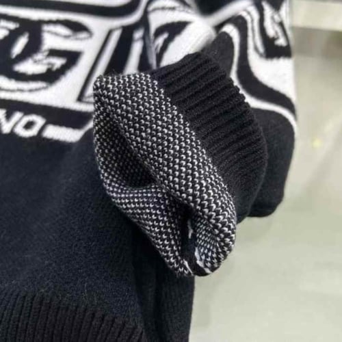 سويتر من الصوف الناعم