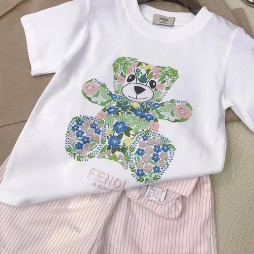 تيشيرت فندي بطبعة دبدوب وردي