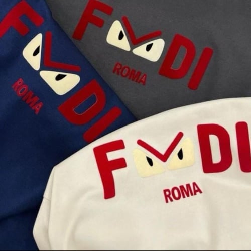 شيرت قطن بأكمام طويله عليه شعار الماركة