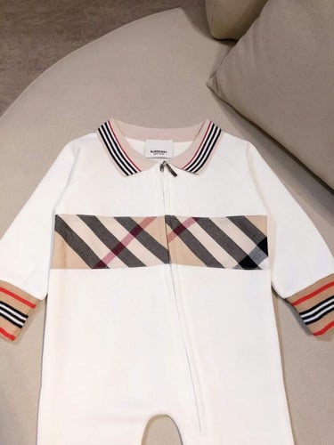 بدلة قطعه واحده قطن ابيض من بيربري