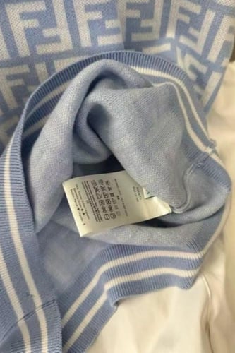 قميص بولو جيرسيه قطن باللونين الابيض والازرق مزين...