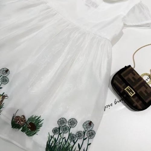 فستان شيفون ابيض بياقة بولو من فندي