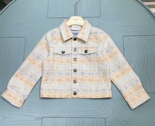 جاكيت جينز بيج بشعار قوتشي