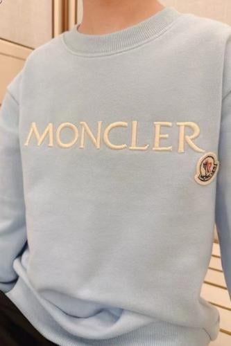 سويت شيرت قطن باللون السماوي عليه شعار الماركه