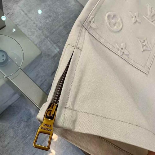 بنطلون ال ڤي جينز بطبعات