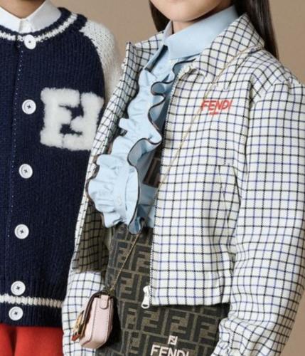 جاكيت بسحاب امامي ونقشة مربعات