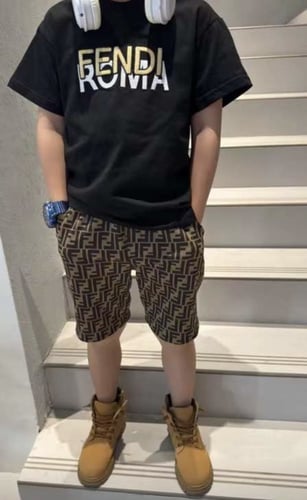 شورت فندي بشعارات للماركة