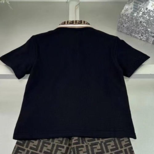 تيشيرت قطن بولو بياقه عليها حرف الماركة