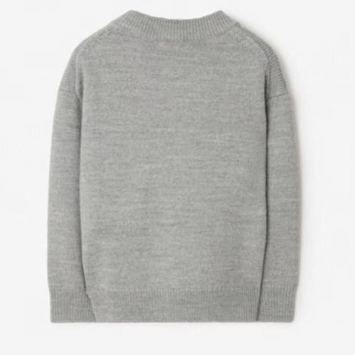 سويتر صوف بشعار دبدوب من بيربري