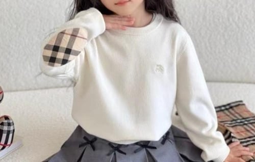 سويتر صوف ناعم برقبه دائريه والوان بارده