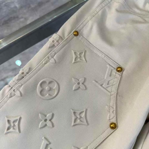 بنطلون ال ڤي جينز بطبعات