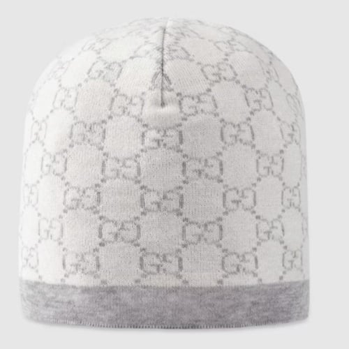 افرول وقبعه وبطانيه من الصوف الناعم عليه نقشة شعار...