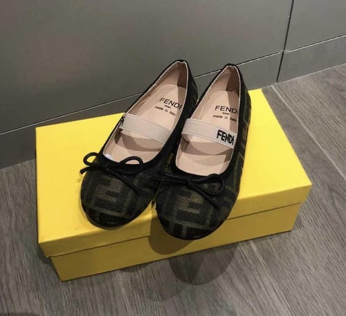 حذاء مسطح من الجاكار بلون تبغي من فندي