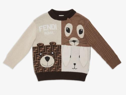 سويتر من الصوف برقبة دائريه عليه طبعات كرتونيه