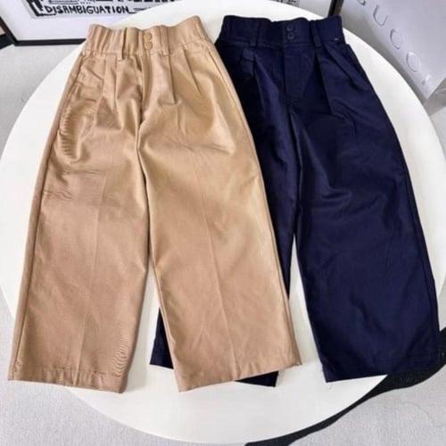 بنطلون كاجوال واسع عليه شعار قوتشي من الخلف