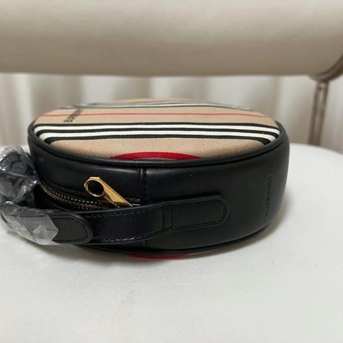 شنطة بيربري بشكل دائري مقاس 20*17.5*10