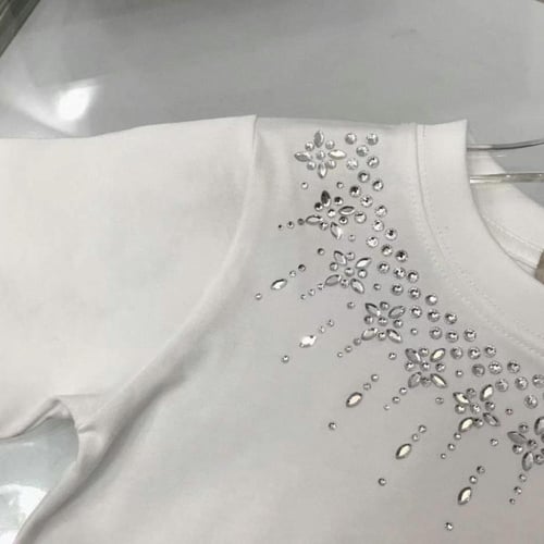 تيشيرت قطن مزين بكريستالات وشعار الماركة