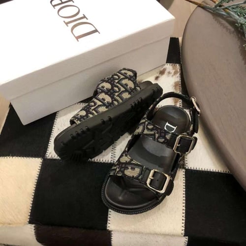 صندل قماشي بشعار ديور