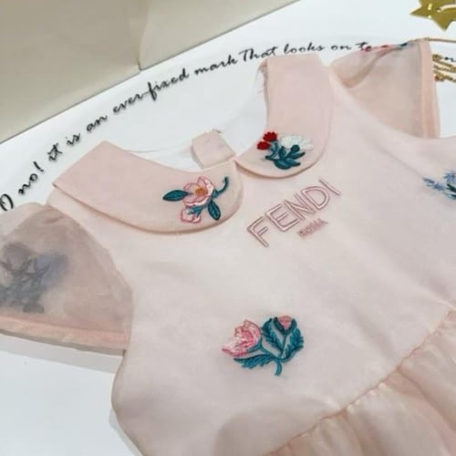 فستان وردي قماش اورقانزا وتطريز وردات وشعار فندي